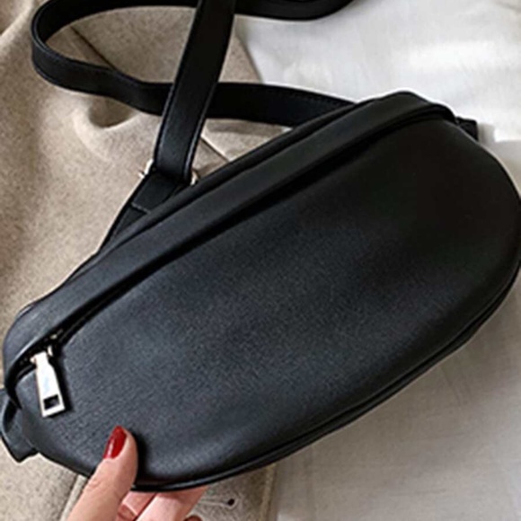 Minimalist fanny pack vegan leather Crossbody bag - Picture 7 of 16